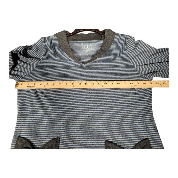 Lur Fashion For Change Gray Stripe‎ V-Neck Tunic Top Pockets Women's Size Large - Picture 8 of 13
